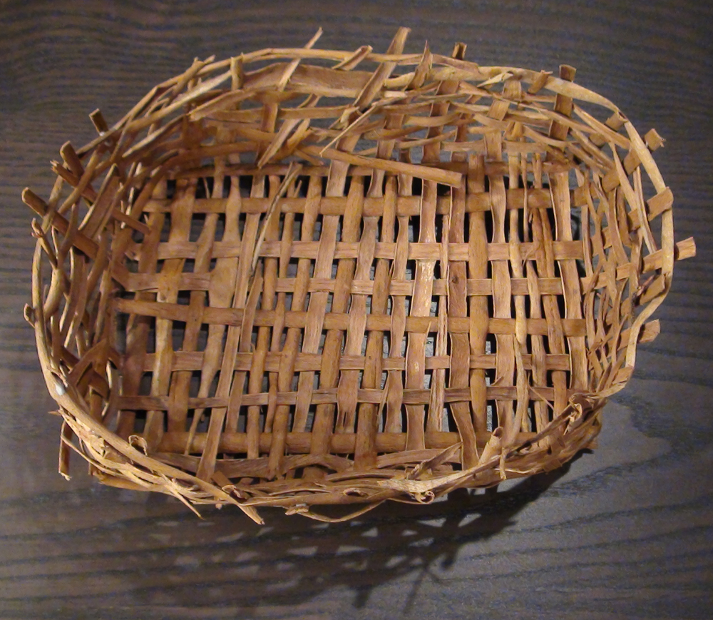 Grid weave eucalypt bark tray/shallow basket