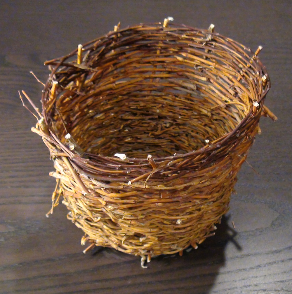 Willow and hedge trimmings medium basket
