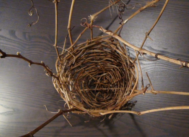 Large grape vine, loose edge basket